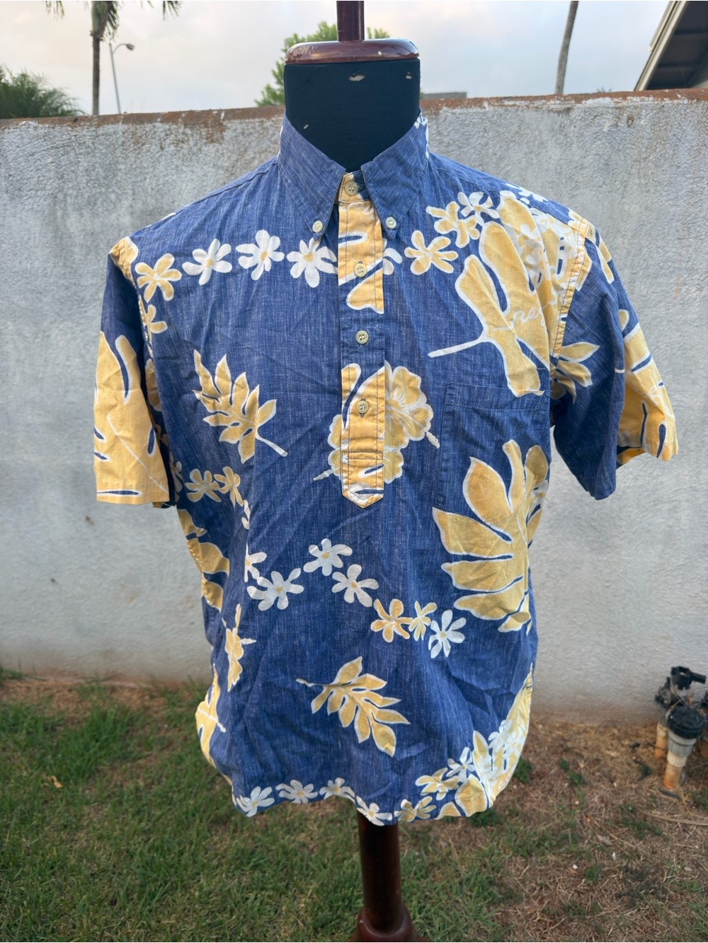 PreOwned Reyn Spooner Hawaiian Print Blue/Yellow Pullover Men's Medium